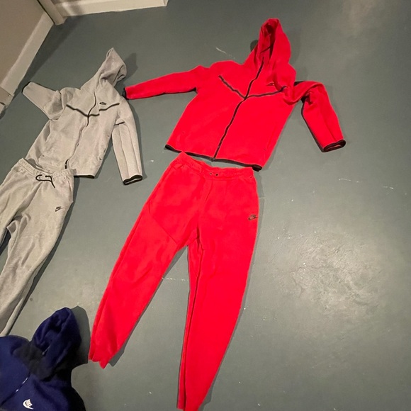 Large Nike Techs Used - Picture 4 of 5